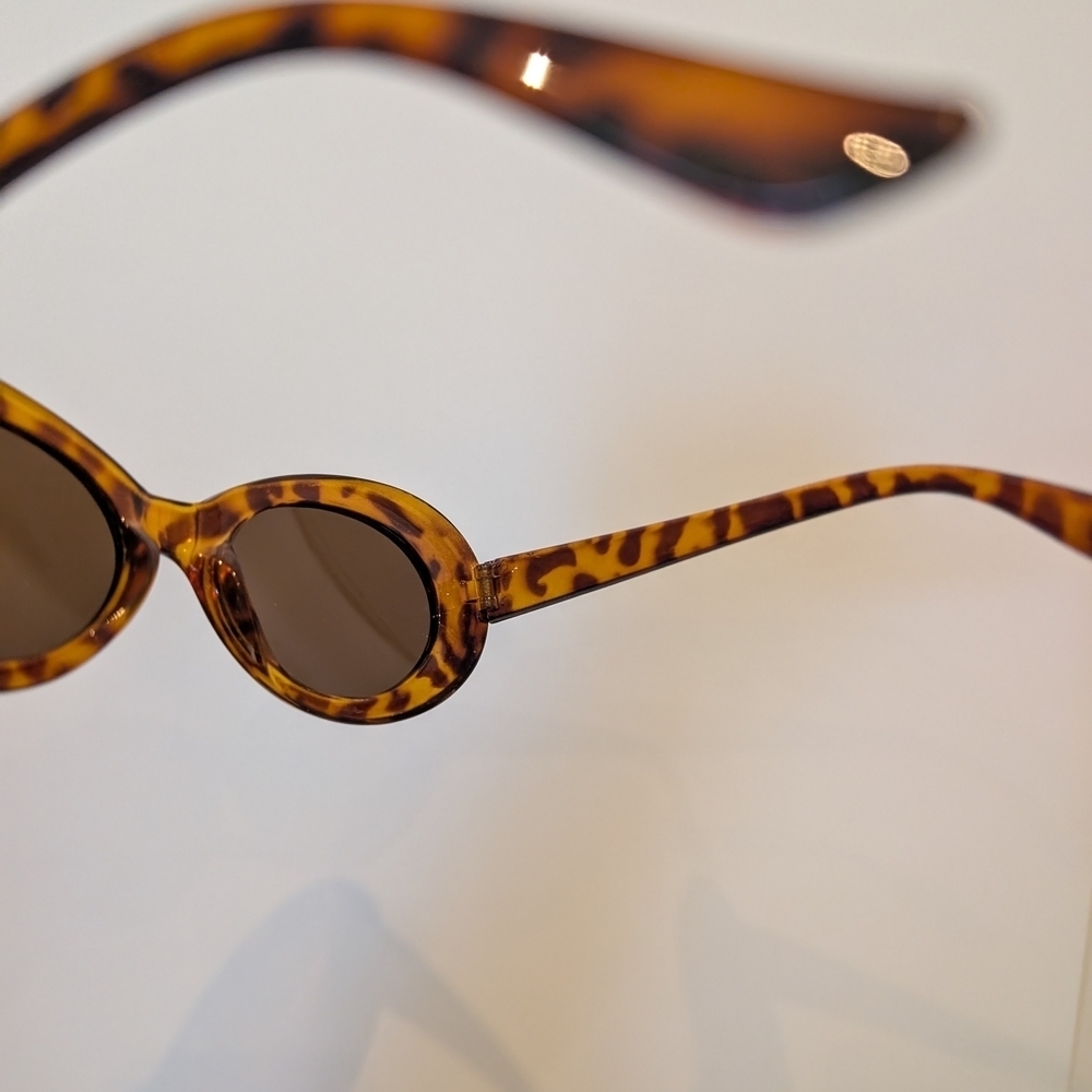 Retro Tortoise Shell Oval Sunglasses - Picture 7 of 8